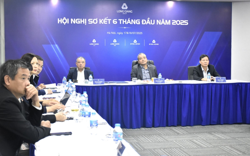 Long Giang Group tổ chức Hội nghị giao ban tháng 10/2025